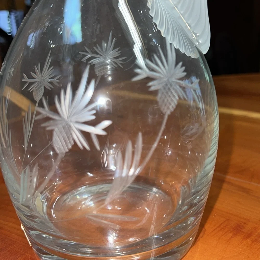 Crystal Clear Industries Etched Pineapple Decanter with Frosted Handle. Romania